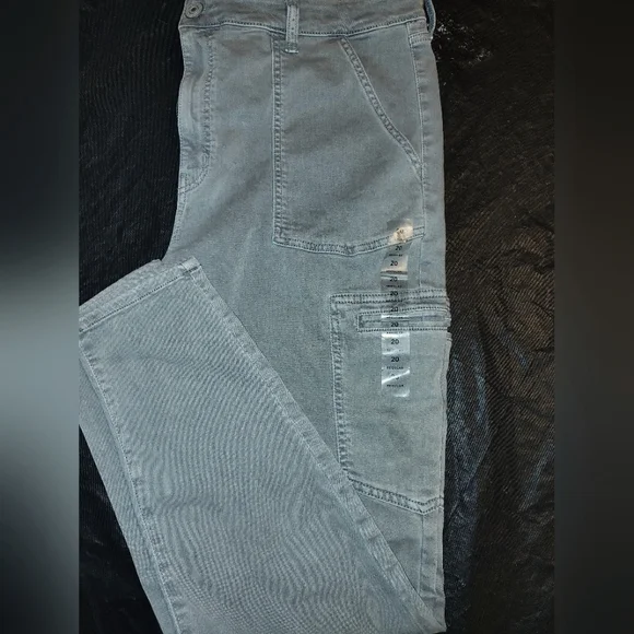 American Eagle Outfitters Gray Cargo Pants Relaxed Fit - Picture 3 of 4